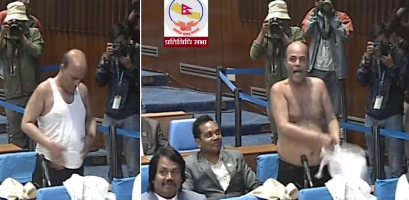 अमरेशकुमार सिंहको उपद्रो : प्रतिनिधिसभा बैठकमै उतारे कपडा