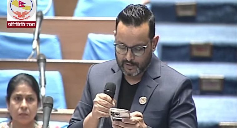 शरणार्थीको ट्रेलर गजब, फिल्म झूर नबनाउनुस् :  असिम शाह