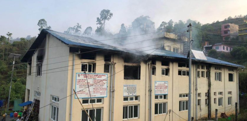 स्वास्थ्य चौकीमा आगलागी