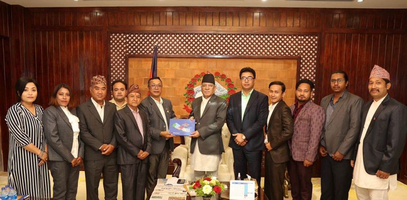 प्रधानमन्त्रीलाई फोटो पत्रकार समूहले बुझायो ज्ञापनपत्र