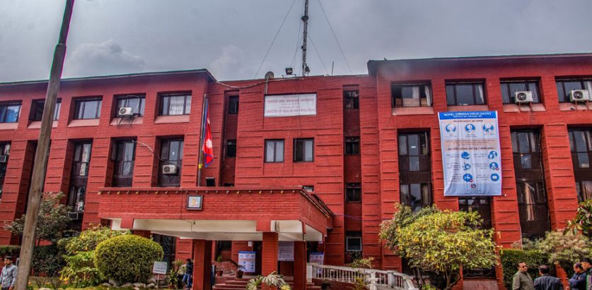 स्वास्थ्यमन्त्रीले ९ जनाको जिम्मेवारी एक्लै हेरफेर गरे