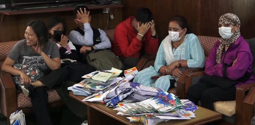 विज्ञापनजन्य सामग्री बाँड्ने ६१ जनालाई कारबाही