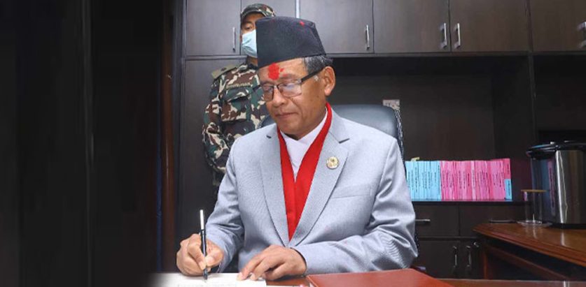 विधेयकमा सबैको स्थान छ, योगदान गरौँ  : कानुनमन्त्री गुरुङ