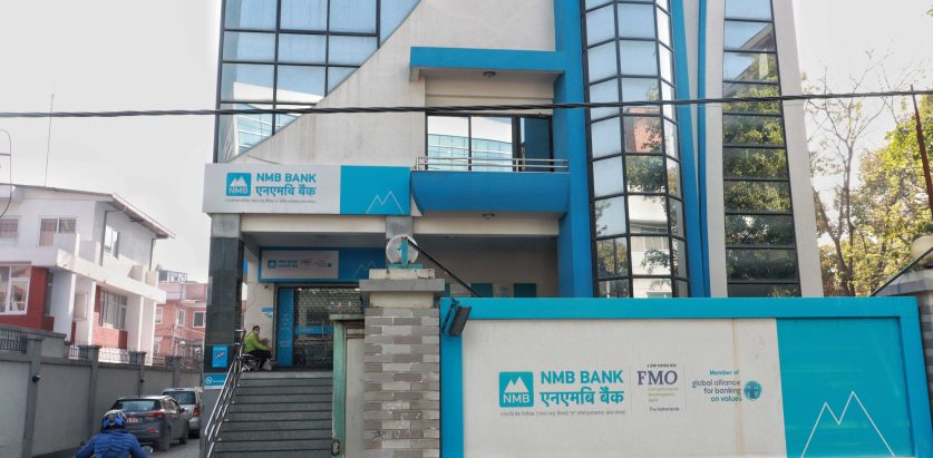 एनएमबि बैंकमा लुटपाट