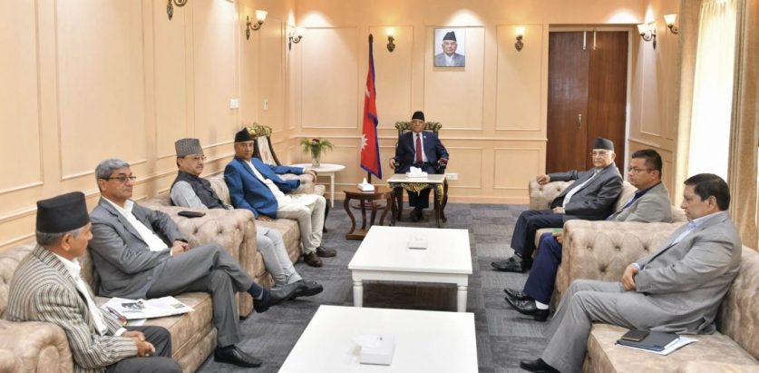 सिंहदरबारमा प्रचण्ड, ओली र देउवाबीच छलफल जारी