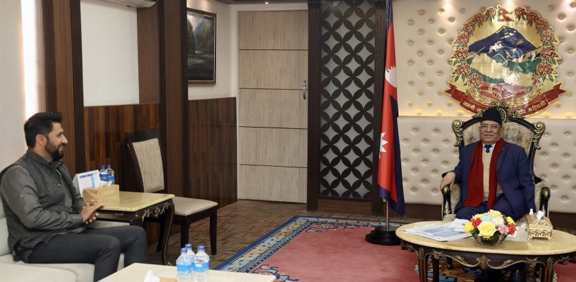 रवि लामिछानेले भेटे प्रधानमन्त्री प्रचण्डलाई