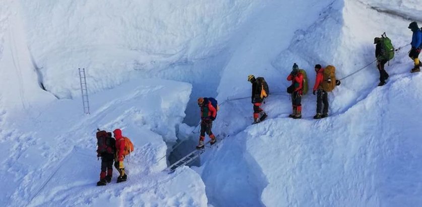 आज सगरमाथाको चुचुरोमा मानव पाइला राखेको दिन