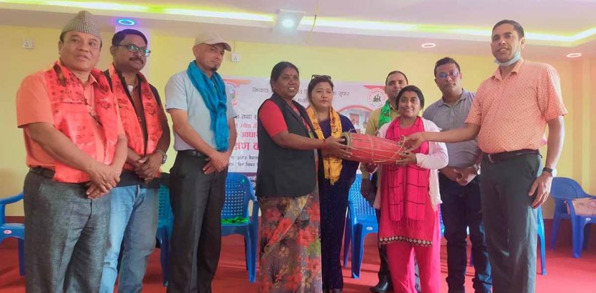 शिक्षकलाई कलामार्फत् शिक्षण सीप