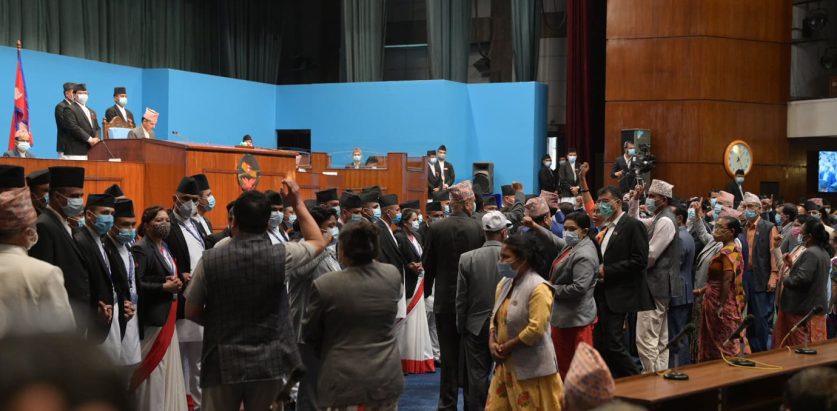 संसद बैठक २० मिनेटलाई स्थगित