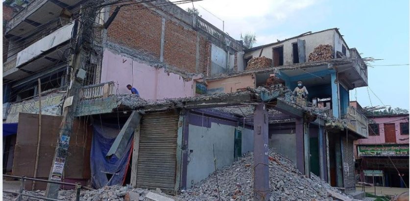 मुग्लिन पोखरा सडक विस्तार : डुम्रे बजारका घर भत्काउन सुरु