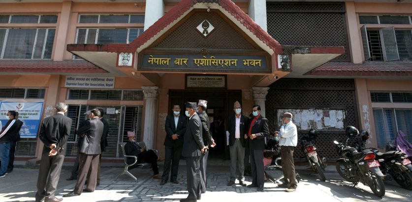 पूर्वमहान्यायाधिवक्ताहरु अभियुक्तको प्रतिरक्षामा