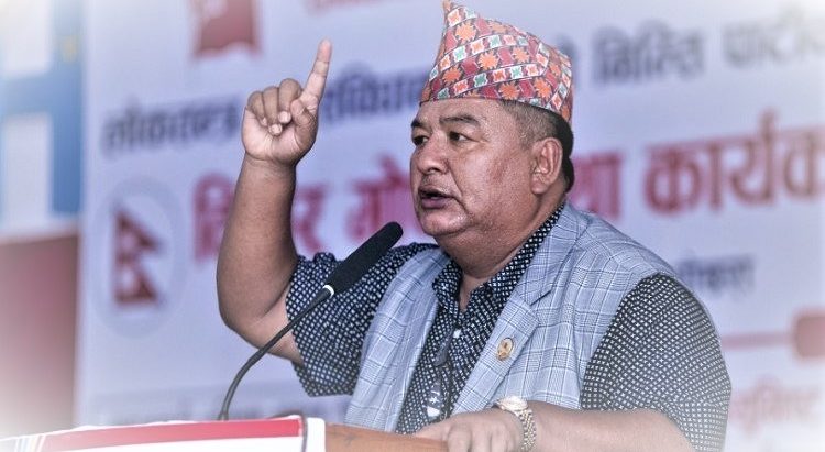 प्रधानमन्त्रीज्यू नांगो रूपमा यसरी नहिँड्नुहोस् : सांसद कृष्णकुमार श्रेष्ठ