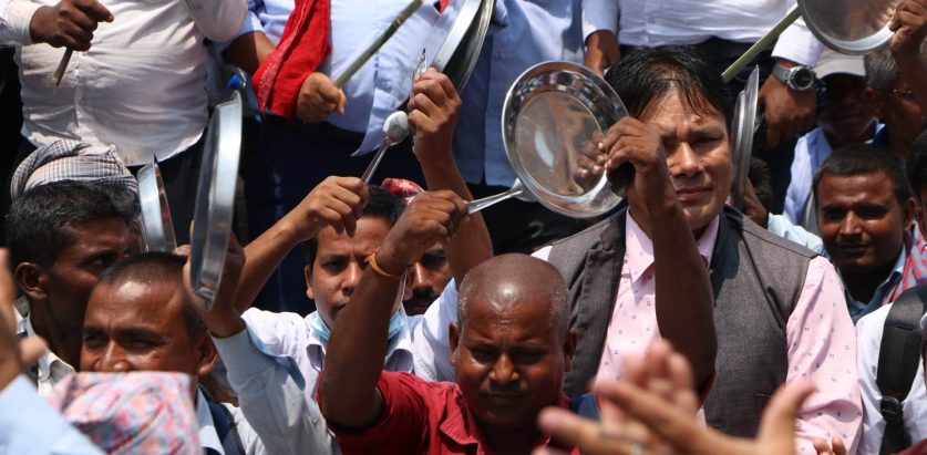 अनौठो तरिकाले बजेटको बिरोध