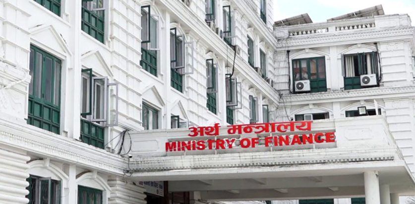 सरकार ३ खर्बको खाडलमा