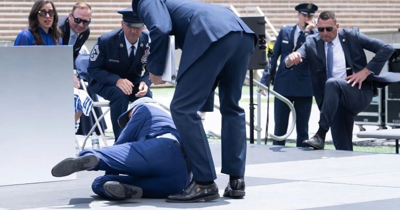 राष्ट्रपति बाइडेन लडे एयर फोर्स एकेडेमीको कार्यक्रममा