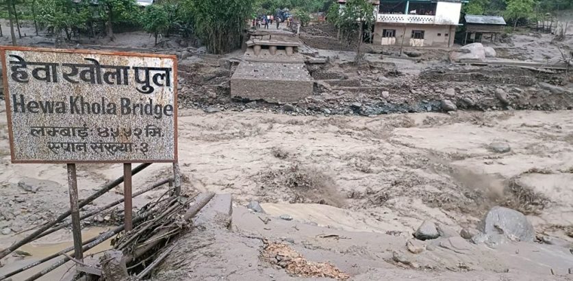 हेवा खोलामा बाढी : संखुवासभामा १७ जना बेपत्ता, तीन जनाको उद्धार
