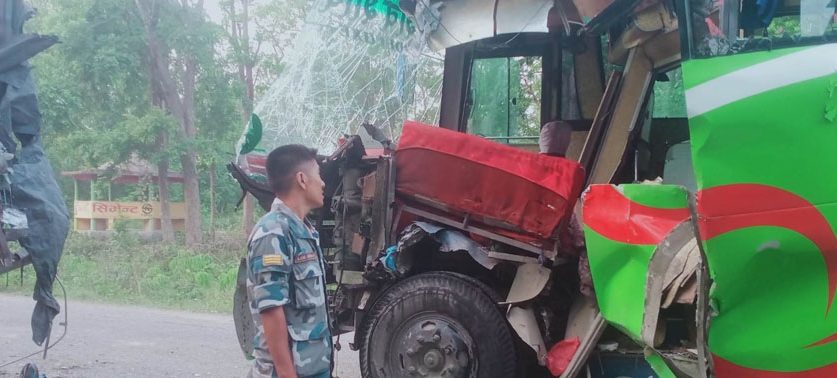 बस दुर्घटना ८ जना घाइते