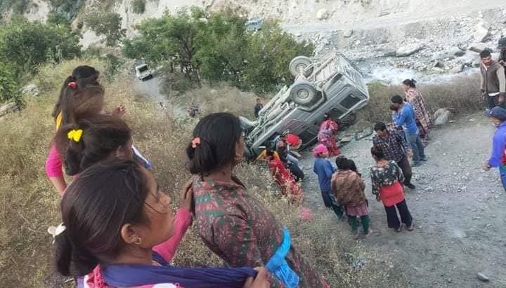 दुर्घटनामा एकको मृत्यु, ५ जना घाइते