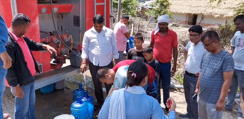 काकाकुलबाट बचाउन दमकलको पानी