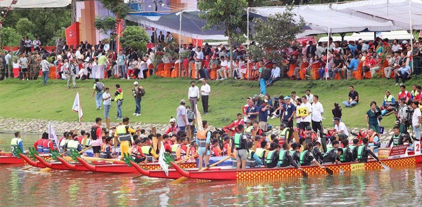 पोखरामा ड्रागन बोट रेस प्रतिस्पर्धा हुदै