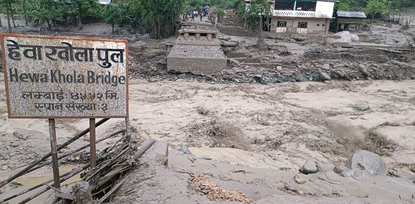 ताप्लेजुङ र पाँचथर जोड्ने हेवा खोलामा बेलीब्रिज निर्माण थालियो