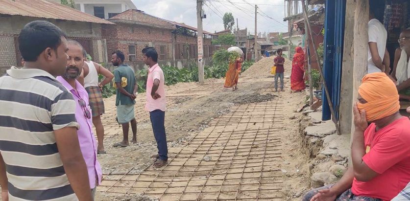 स्थानीयको आखाँमा छारो हालेपछी……