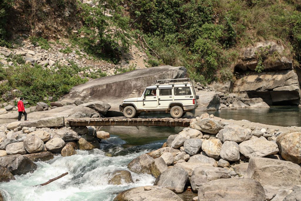 काठेपुलको सहारा: जोखिमपूर्ण यात्रा