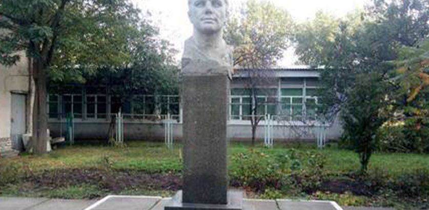 युक्रेनको राजधानीमा रहेको पहिलो अन्तरिक्षयात्री युरि गागरिनको शालिक भत्काइयो