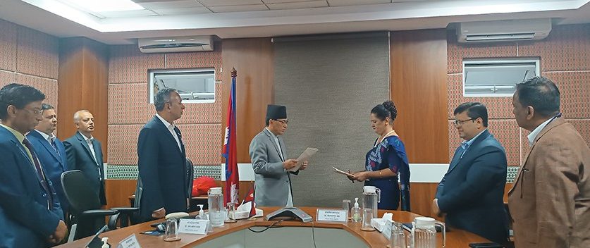 राष्ट्रिय योजना आयोगमा सदस्य ढुंगानाले पाइन जिम्मेवारी