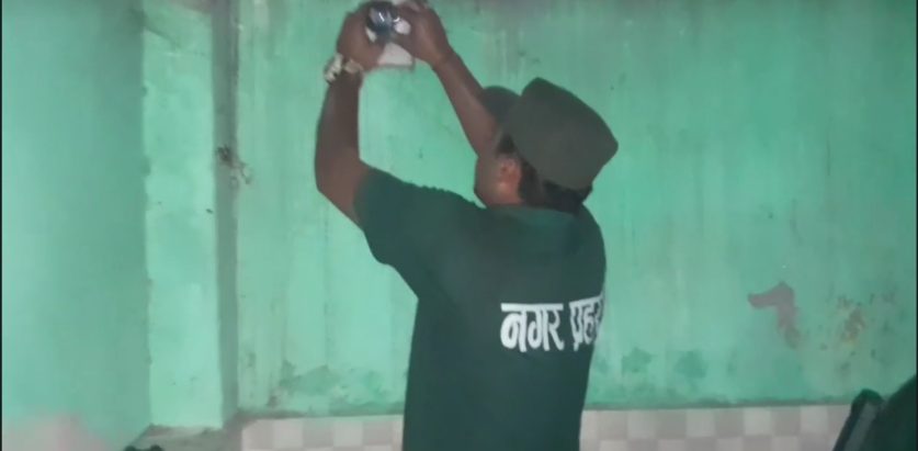 ओबी समाचार प्रभाव : महानगरद्वारा सगरमाथा स्कुलको शौचालयमा राखिएको सिसी क्यामरा जफत