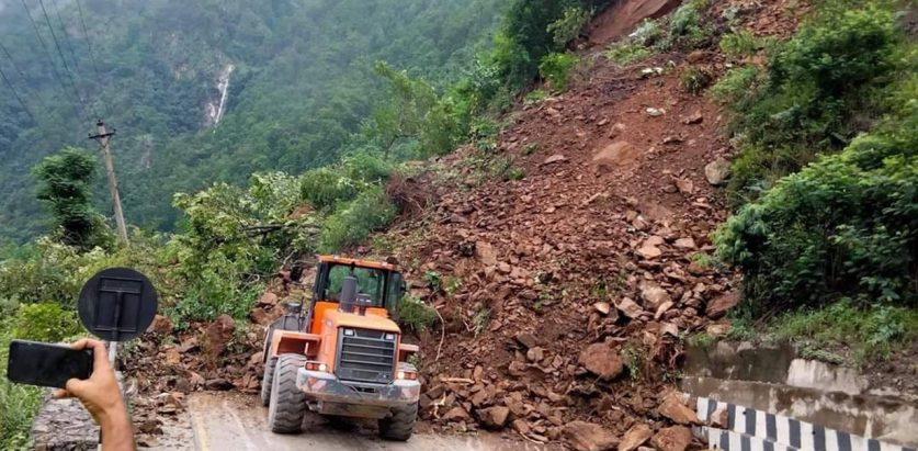 पहिरोले सडक अवरुद्ध व्यवस्थापन निकै चुनौतीपूर्ण