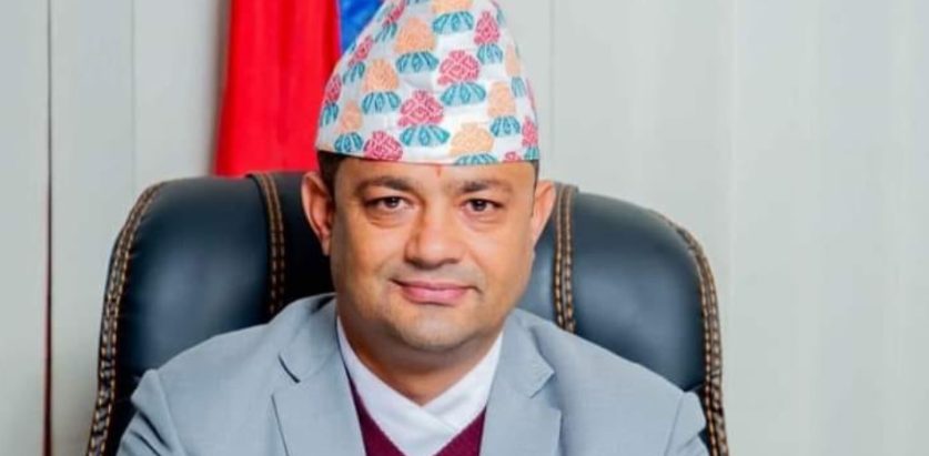 राष्ट्रको शीर झुकाएकोले प्रधानमन्त्रीले माफी माग्नुपर्छ : प्रमुख सचेतक गिरी