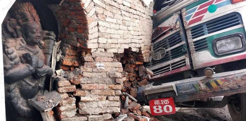 महांकाल मन्दिर नै भत्किनेगरी ट्यांकर ठोक्किएपछी…….