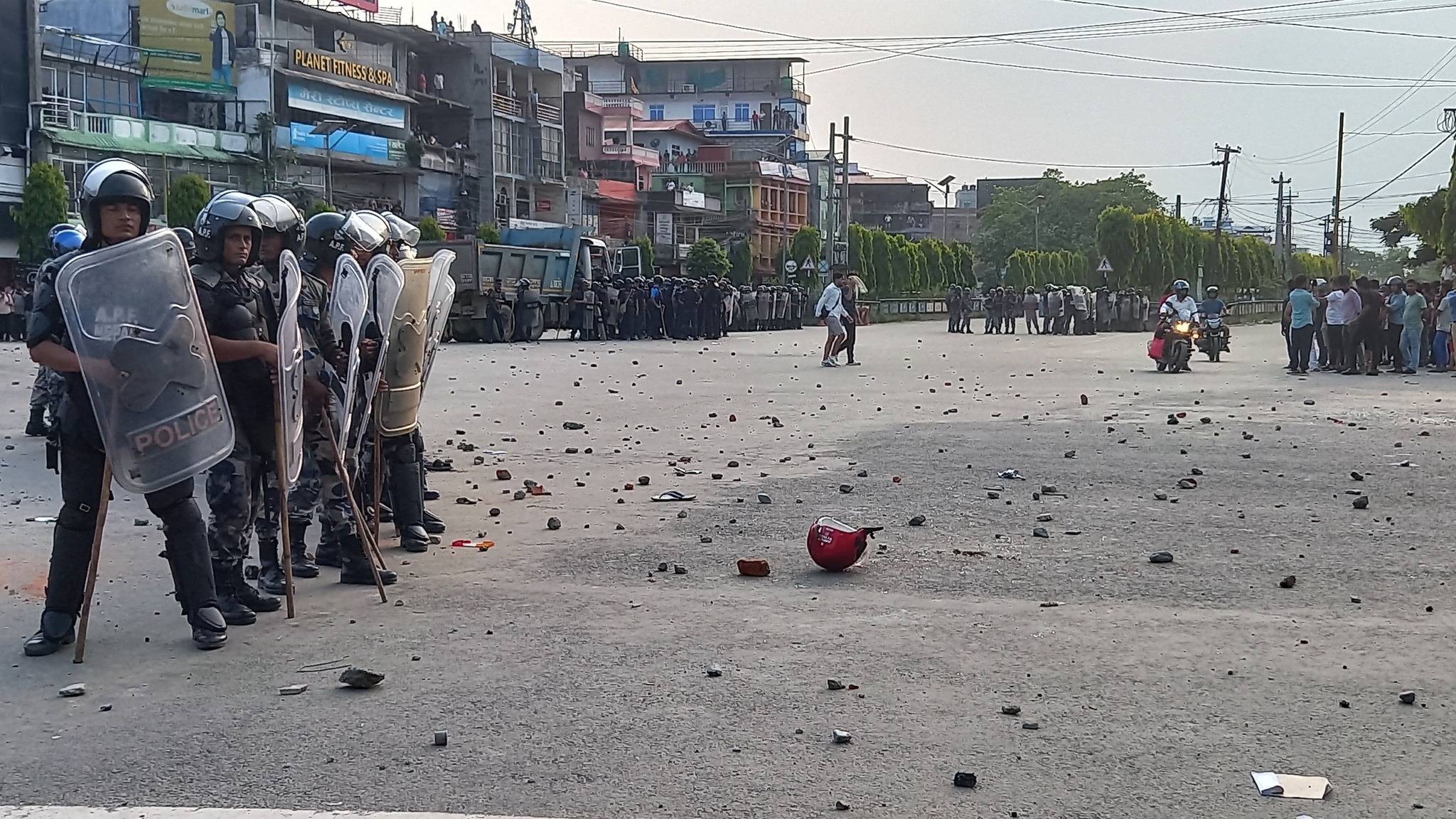 टिपरको ठक्करबाट एक महिलाको मृत्यु भएपछि तनावग्रस्त