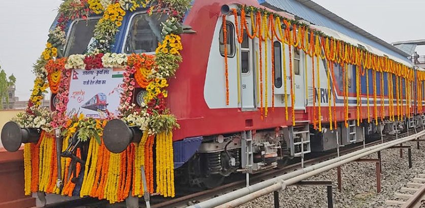 हेर्दा हेर्दै नेपालमै रेल गुड्यो सरर