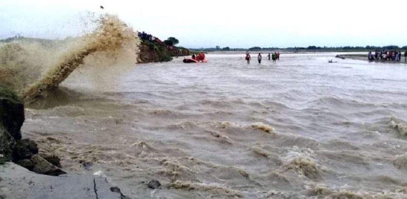 ट्याक्टरसहित बगाउँदा चालक बेपत्ता