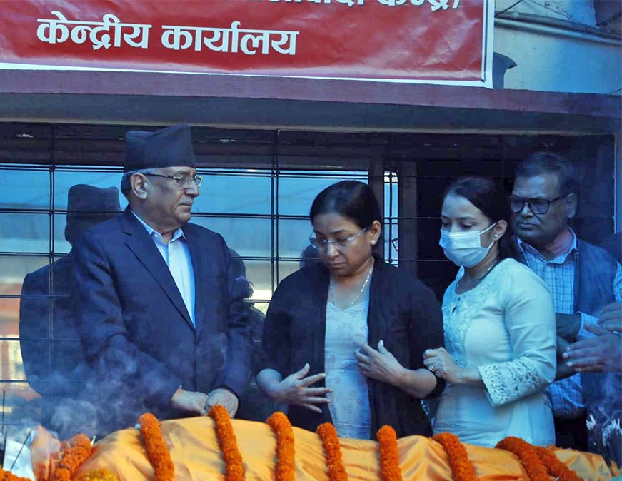 प्रचण्डकी पत्नीलाई श्रद्धाञ्जलीका लागि पेरिसडाँडामा राखियो