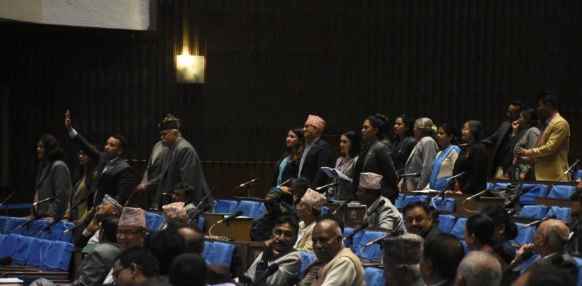 रास्वपा सांसदहरुले उठेर विरोध गरेपछी बैठक स्थगित