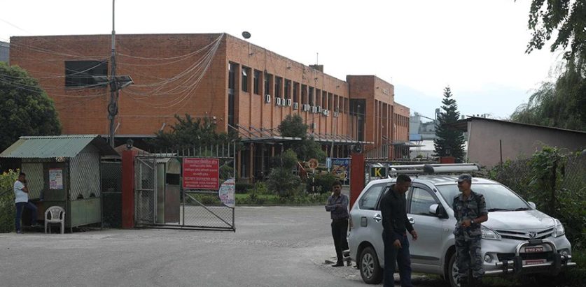 अझै उस्तै प्रकृतिको सुन विमानस्थल भित्रै रहेको आशंका