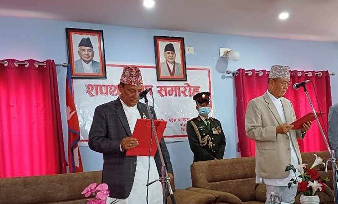 कोशीमा थापा मुख्यमन्त्रीले लिए शपथ