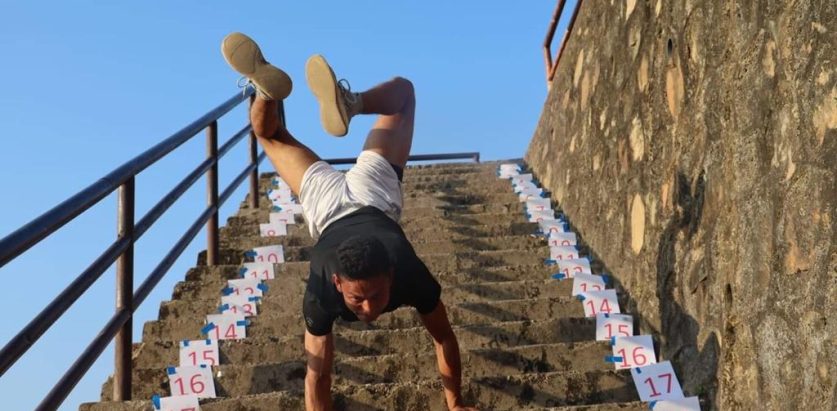 ७५ वटा सिँढी हातले टेकी दौडेर राखे कीर्तिमान