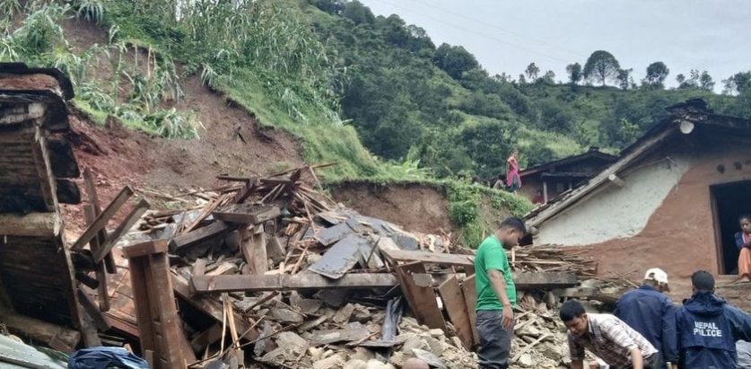 पहिरोमा परी आमा छोराको मृत्यु, ३ जना घाइते