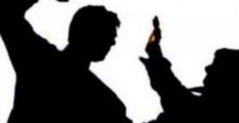 आफ्नै कार्यकक्षमा कुटिए मेनपावर व्यवसायी