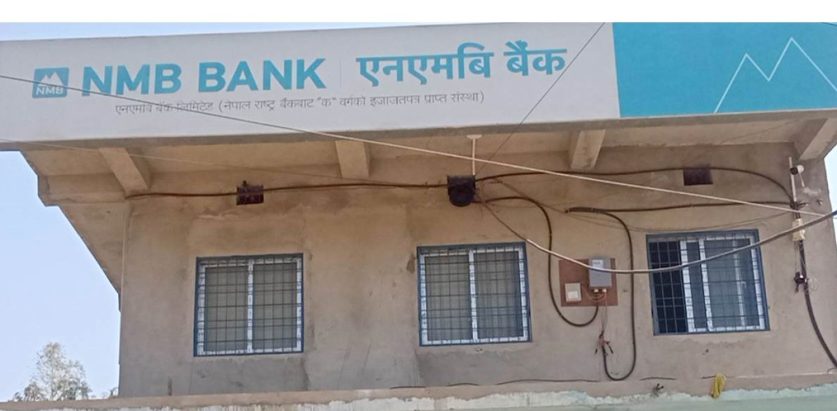 बैंक लुट्ने गिरोह पक्राउ