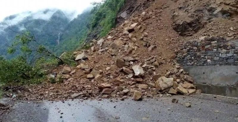 देशभर बाढी-पहिरोले सडक प्रभावित