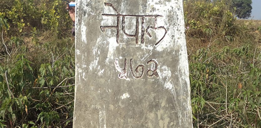 बाढीले बगायो सीमा स्तम्भ: झापा, गौरीगञ्ज