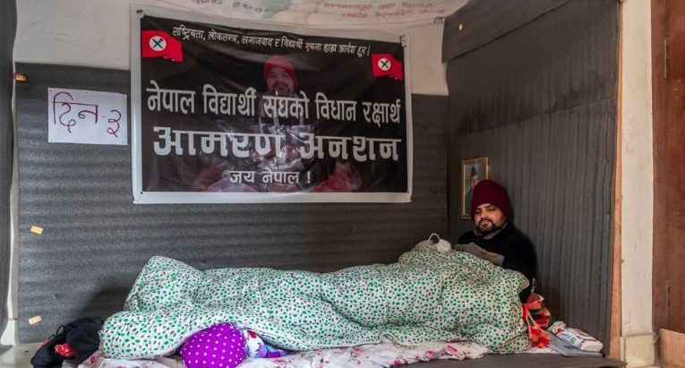 शुल्कवृद्धिको बिरोधमा आमरण अनशन