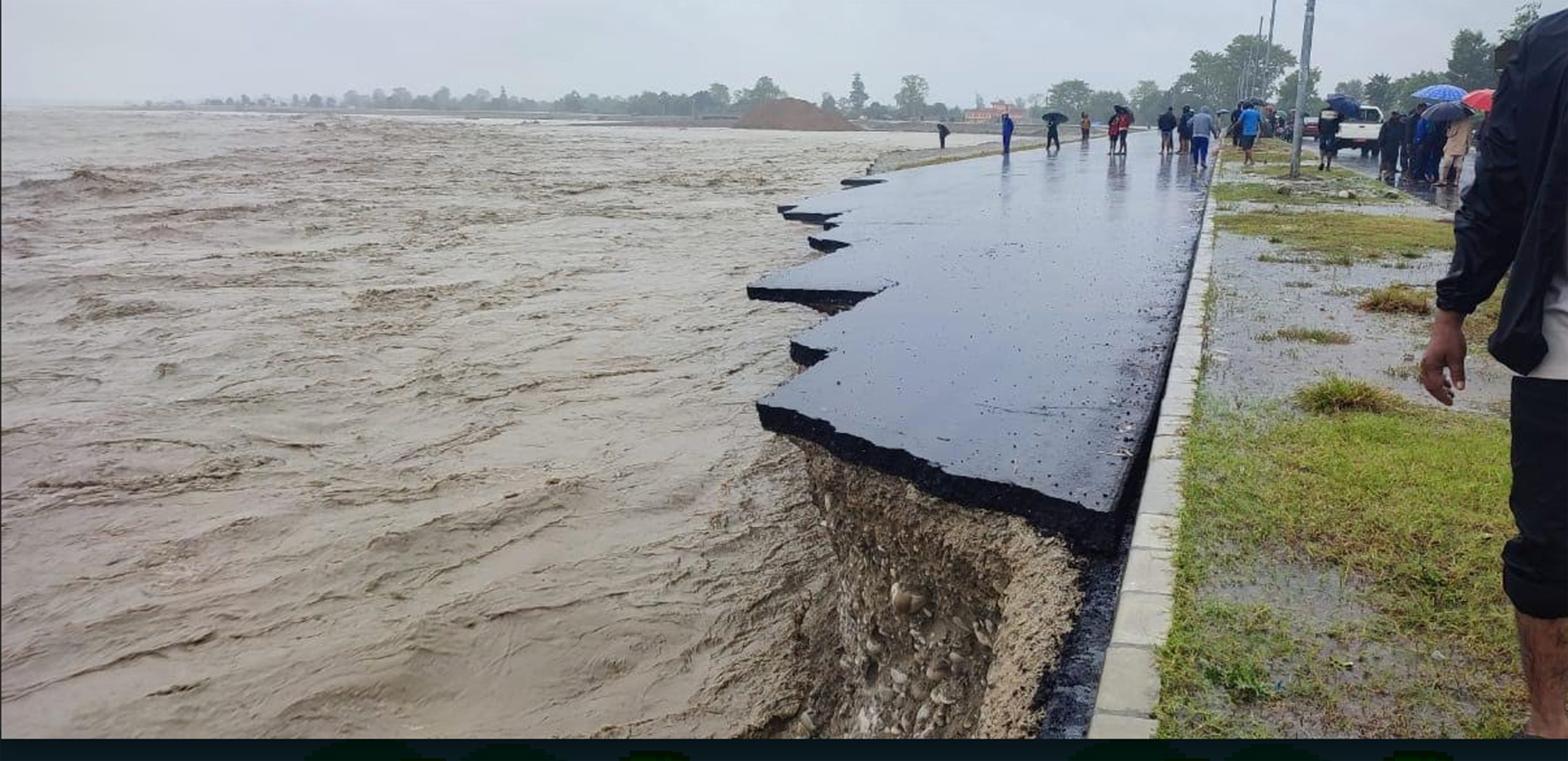 महाकाली नदीमा पानीको सतह बढेपछि……