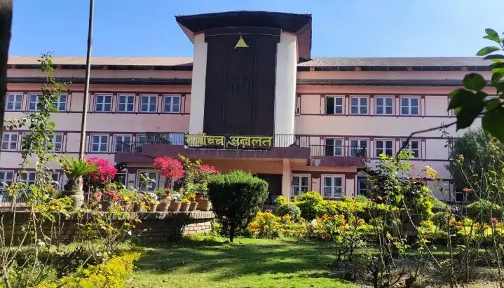 संविधान मिचेको भन्दै कोशीका मुख्यमन्त्री उद्धव थापाबिरुद्द सर्वोच्चमा रिट