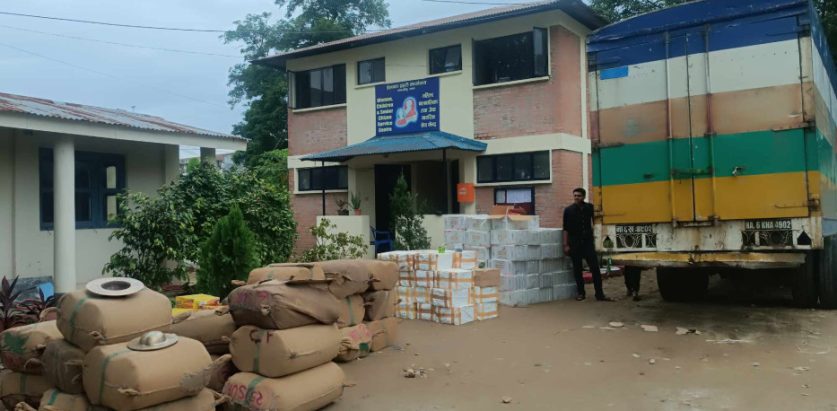 कन्टेनर फ्लाेअप :  मेची भन्सारबाट बाहिरिएको कन्टेनरले राजश्व छलेको पुष्टि, राजश्वद्वारा सामान जफत, ४८ लाख ४१ हजार धरौटी माग